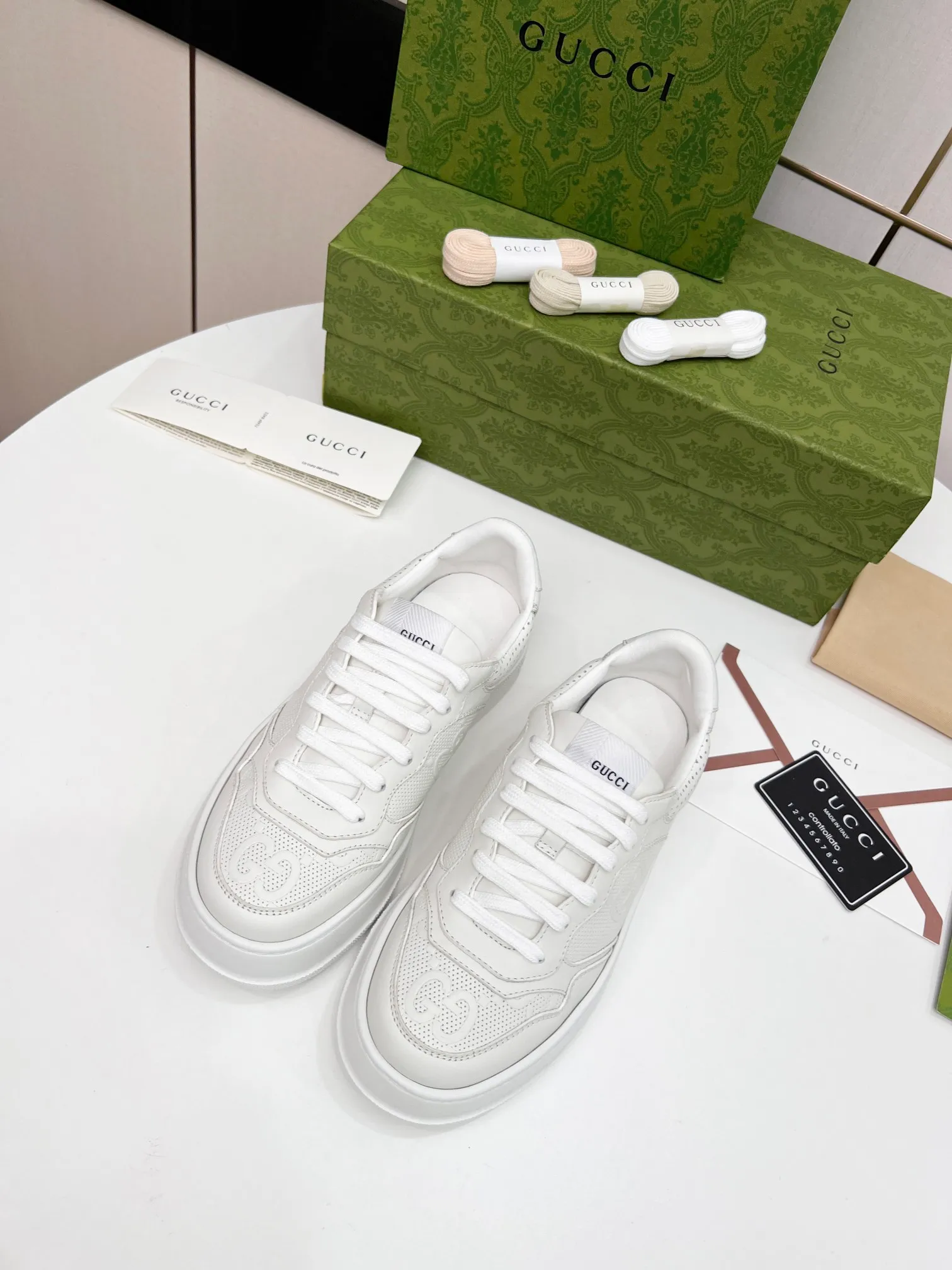 👟👟Ex-factory price 480👟👟 Women's Shoes Women's Clothing Gucci - New Chunky lightweight soft thick sole sports series! G's biscuit shoes for couples, Gucci counter style, and Gucci catwalk style! The style design is light, luxurious and retro...thick sole increases height...similar to an upgraded version of classic white shoes! Original customized cowhide fabric (classic old floral fabric, perforation, embossing process) original foam lightweight outsole, GG Logo on the heel, 4cm thick sole, classic Gucci webbing... Women's 35-40